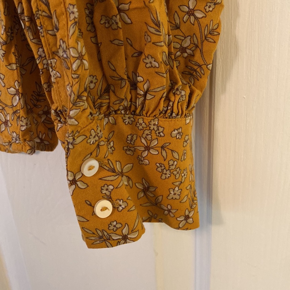 Floral Top - Picture 5 of 5